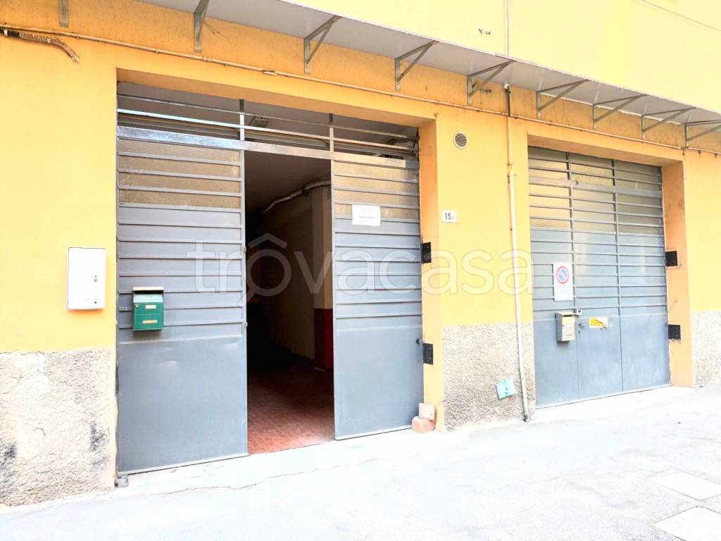 locale commerciale in vendita a Bologna