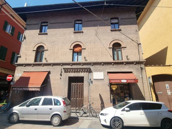 negozio in vendita a Bologna in zona Centro Storico