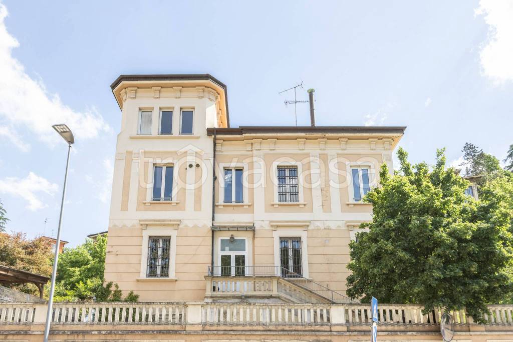 casa indipendente in vendita a Bologna in zona Santo Stefano