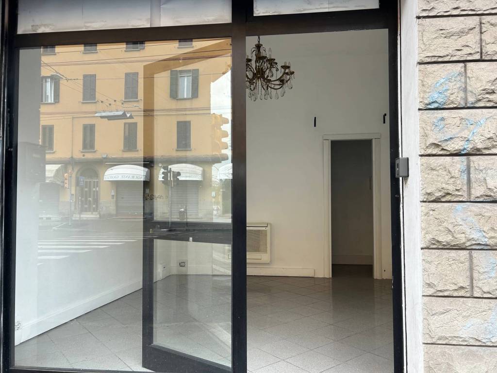 negozio in vendita a Bologna in zona San Vitale