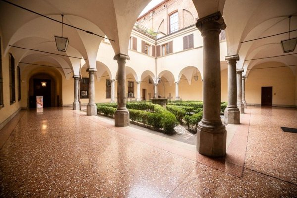 ufficio in vendita a Bologna in zona Centro Storico