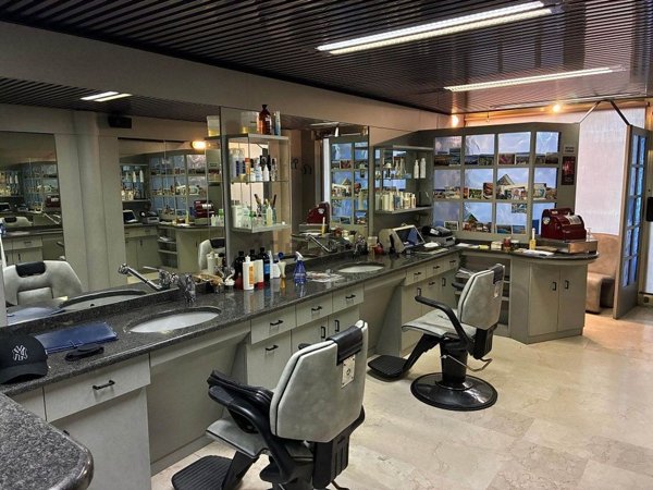 negozio in vendita a Bologna in zona Quartiere Porto