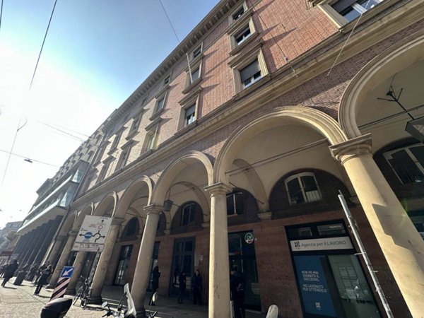 locale commerciale in vendita a Bologna in zona Quartiere Porto