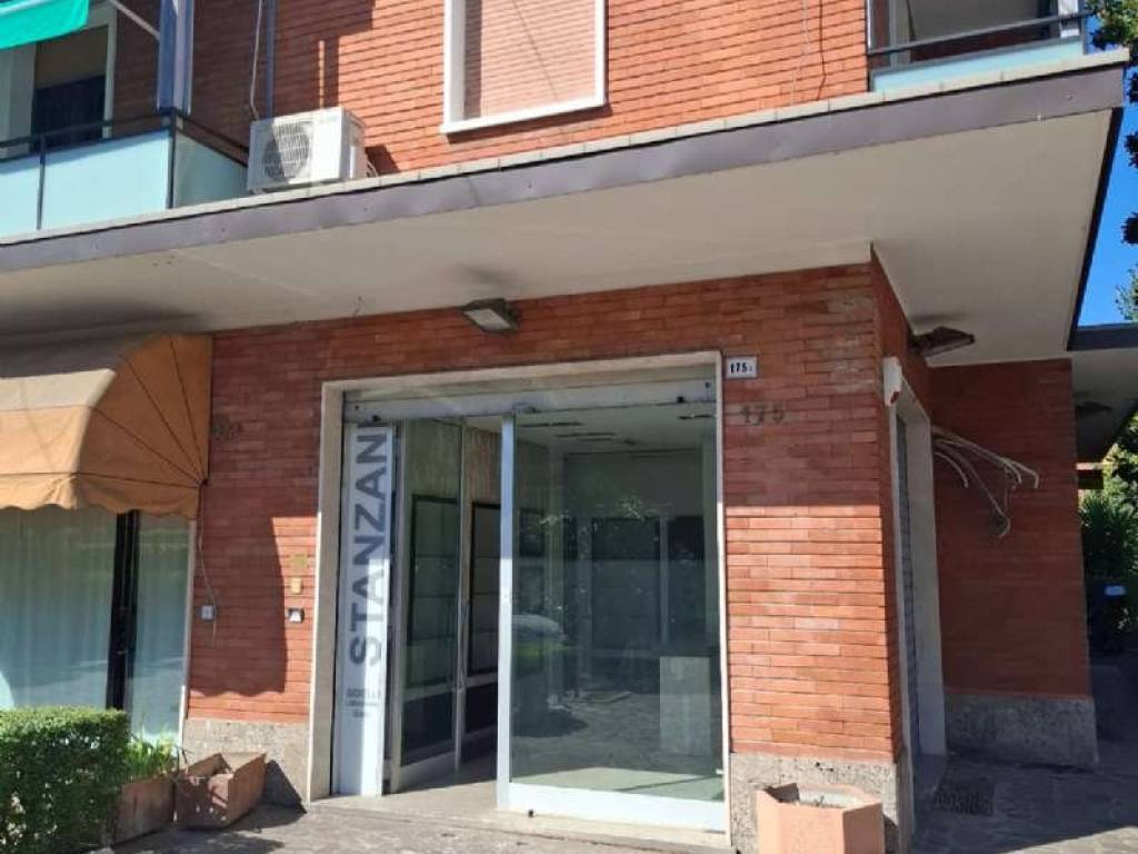negozio in vendita a Bologna in zona Reno
