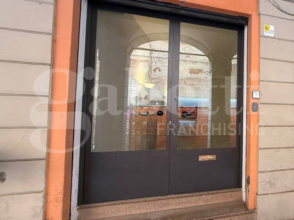 negozio in vendita a Bologna
