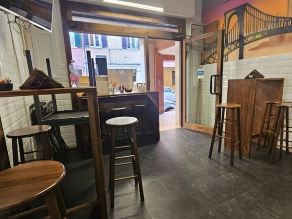 negozio in vendita a Bologna in zona Santo Stefano