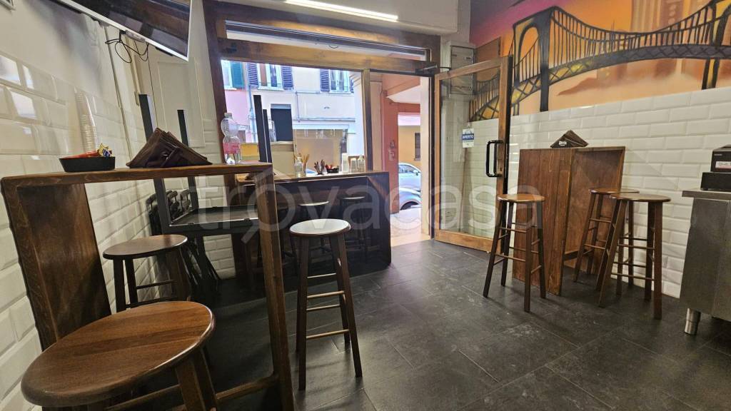 negozio in vendita a Bologna in zona Santo Stefano