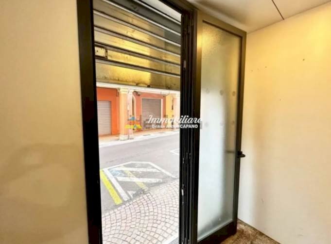 negozio in vendita a Bologna in zona Santo Stefano