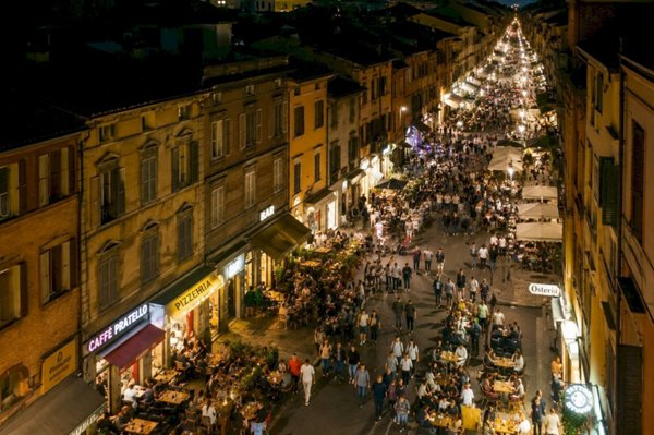 negozio in vendita a Bologna in zona Centro Storico