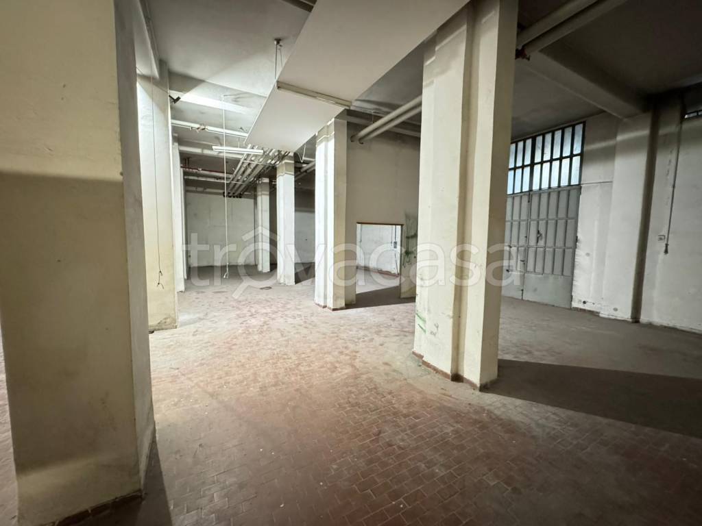 locale di sgombero in vendita a Bologna in zona Quartiere Porto