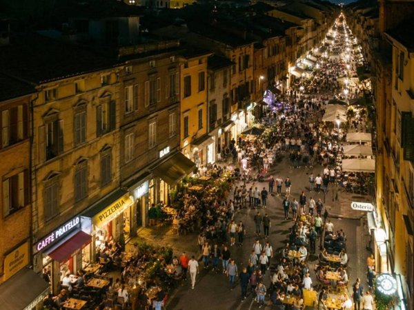 negozio in vendita a Bologna in zona Centro Storico