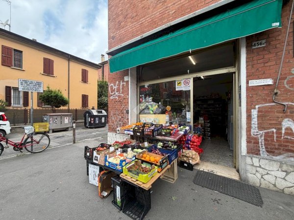 negozio in vendita a Bologna in zona San Vitale