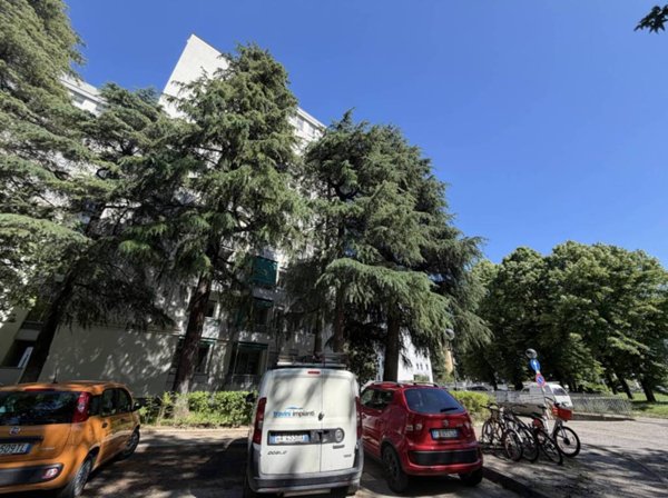 locale di sgombero in vendita a Bologna in zona Barca