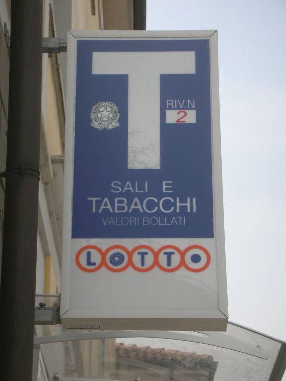 negozio in vendita a Bologna in zona San Vitale