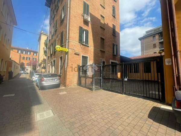 ufficio in vendita a Bologna in zona San Vitale