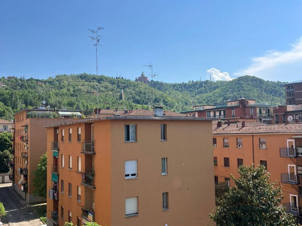 appartamento in vendita a Bologna in zona Saragozza
