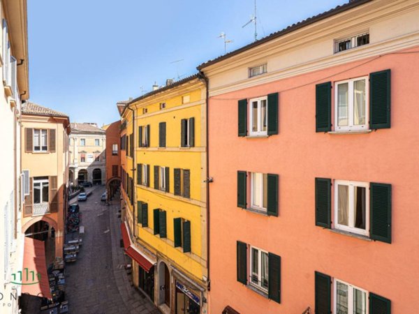 ufficio in vendita a Bologna in zona Centro Storico