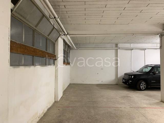 locale di sgombero in vendita a Bologna in zona Quartiere Porto