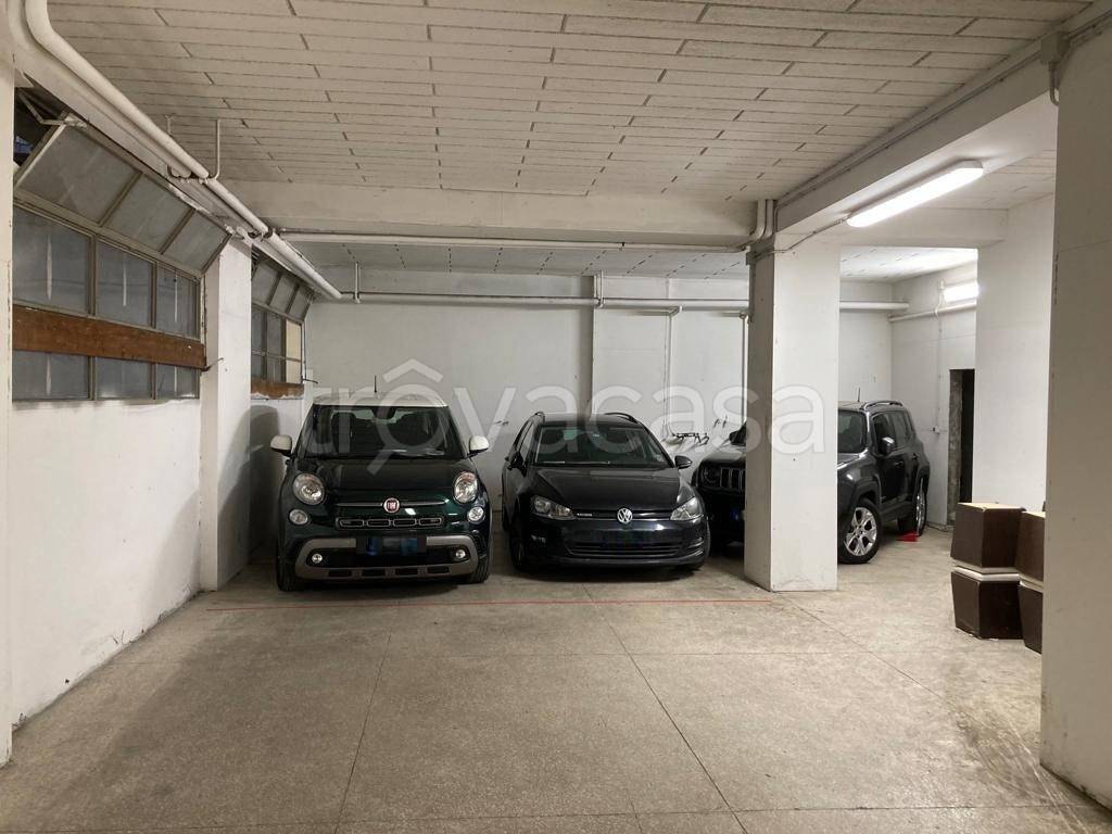 locale di sgombero in vendita a Bologna in zona Quartiere Porto