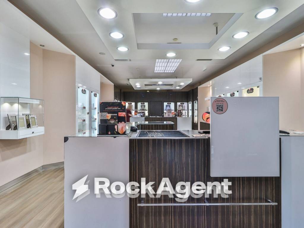negozio in vendita a Bologna in zona Savena
