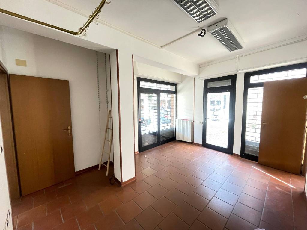 negozio in vendita a Bologna in zona Pilastro