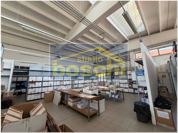 locale commerciale in vendita a Bologna in zona Savena