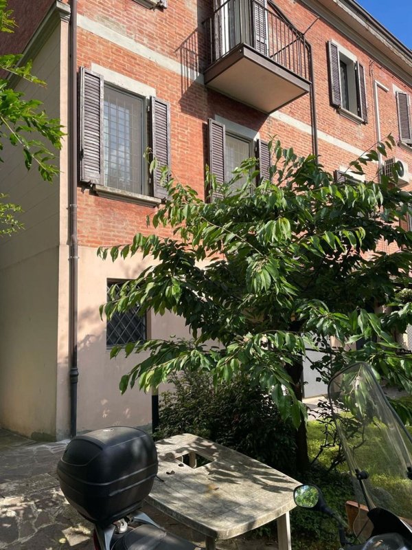 esavano in vendita a Bologna