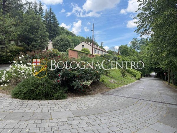 casa indipendente in vendita a Bologna in zona Colli