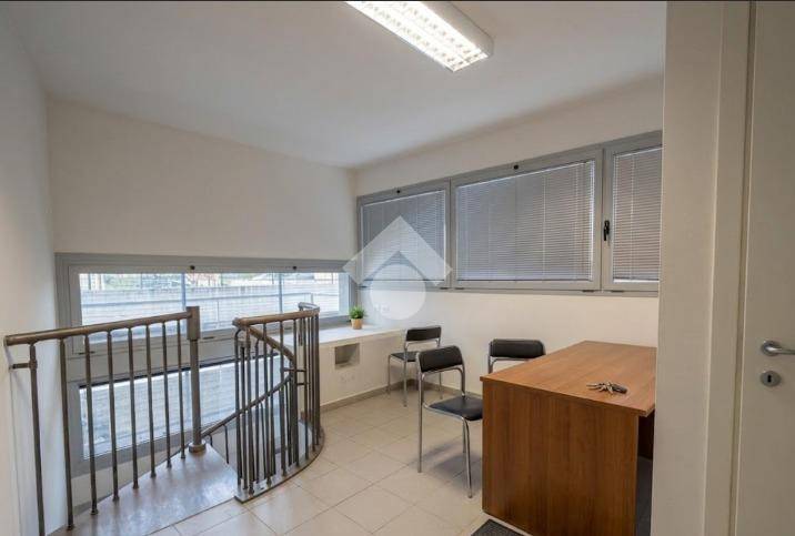 ufficio in vendita a Bologna in zona Borgo Panigale