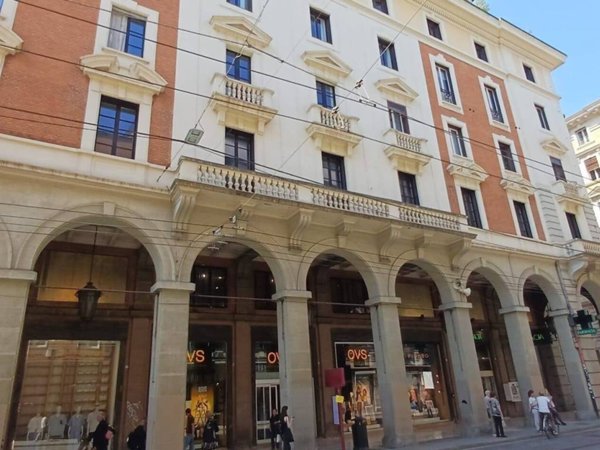 negozio in vendita a Bologna in zona Centro Storico
