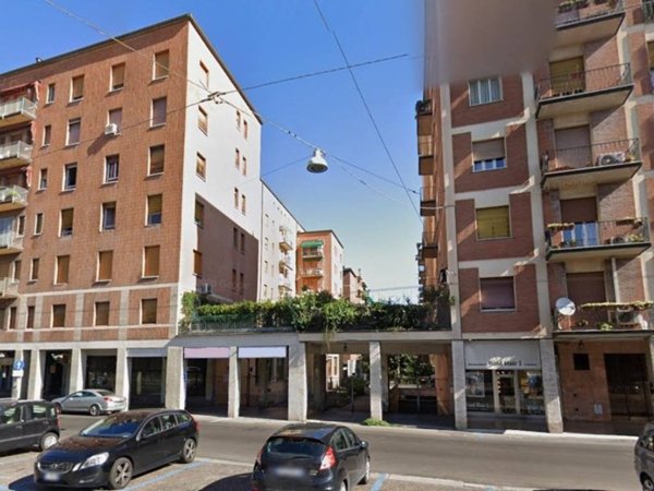locale commerciale in vendita a Bologna in zona Reno