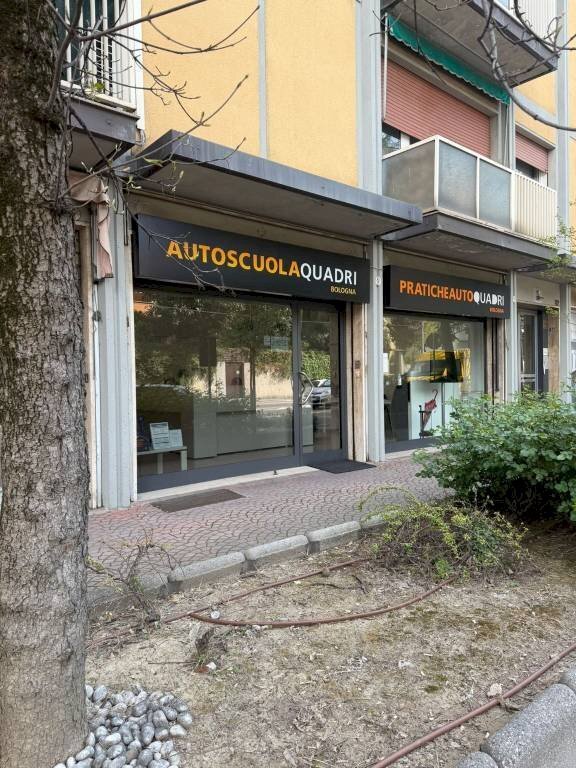 locale commerciale in vendita a Bologna