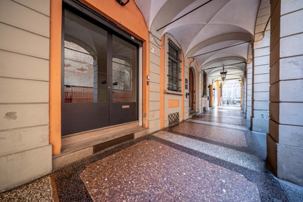 locale commerciale in vendita a Bologna in zona Centro Storico