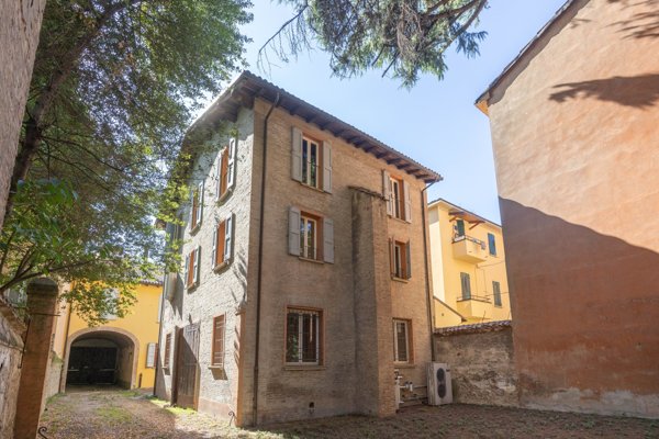 casa indipendente in vendita a Bologna in zona Centro Storico
