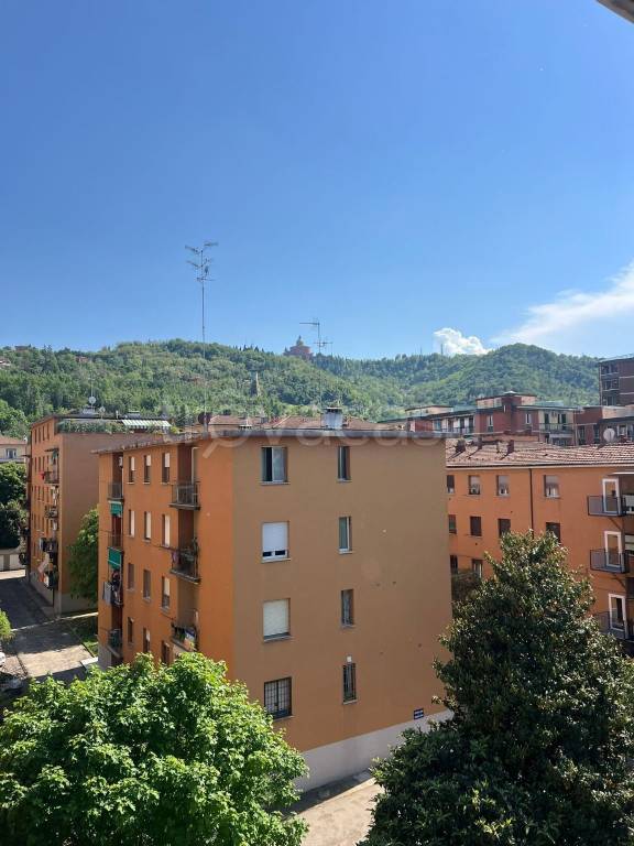 appartamento in vendita a Bologna in zona Saragozza