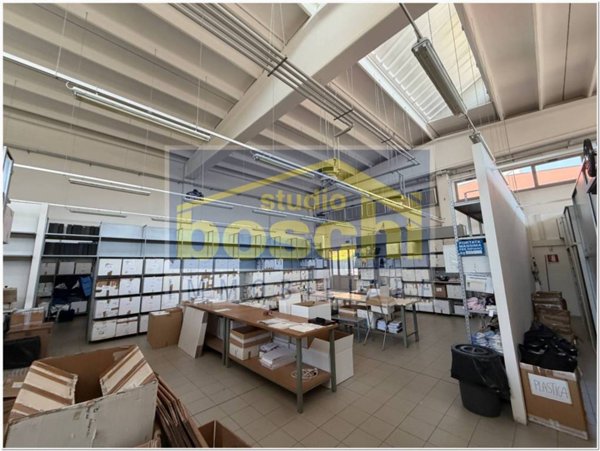 locale commerciale in vendita a Bologna in zona San Vitale