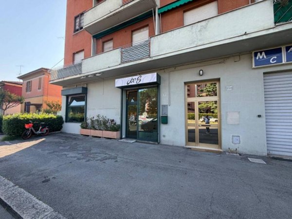 negozio in vendita a Bologna in zona Reno