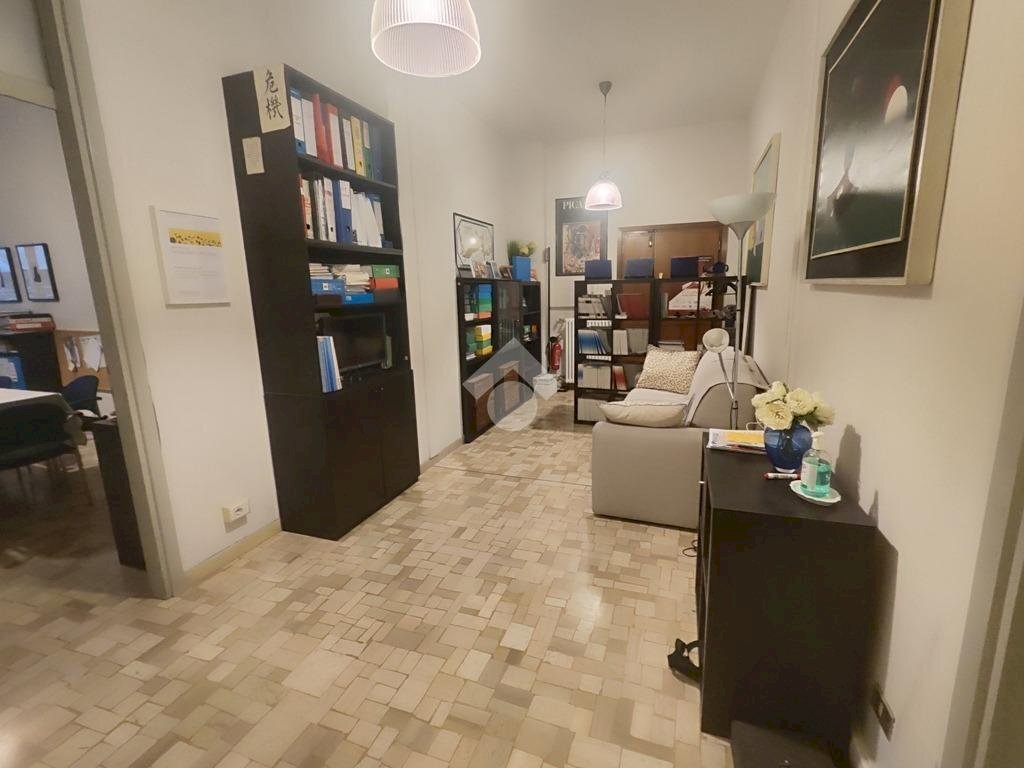 ufficio in vendita a Bologna in zona Centro Storico