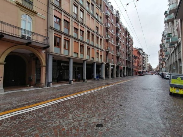 negozio in vendita a Bologna in zona Reno