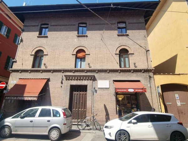 negozio in vendita a Bologna in zona Centro Storico