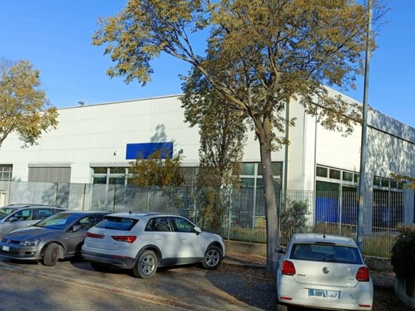 capannone in vendita a Bologna in zona Savena