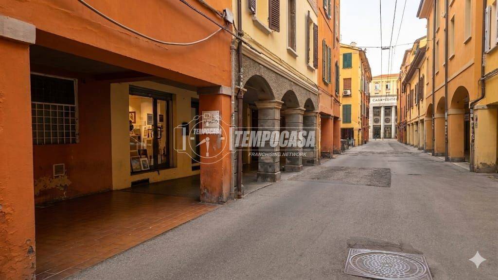negozio in vendita a Bologna in zona San Vitale