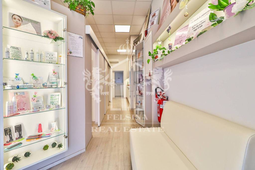 negozio in vendita a Bologna in zona Borgo Panigale