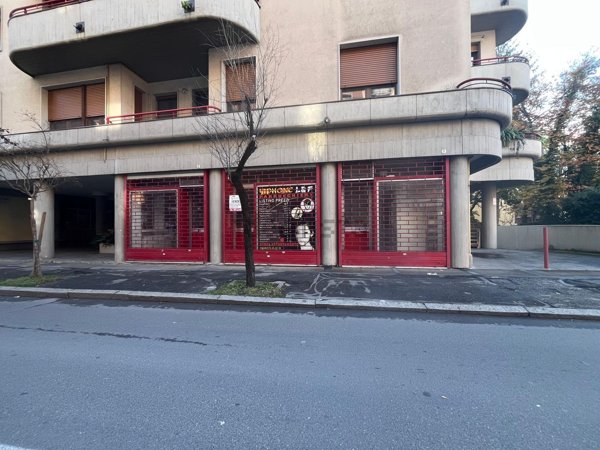 locale commerciale in vendita a Bologna in zona Saragozza