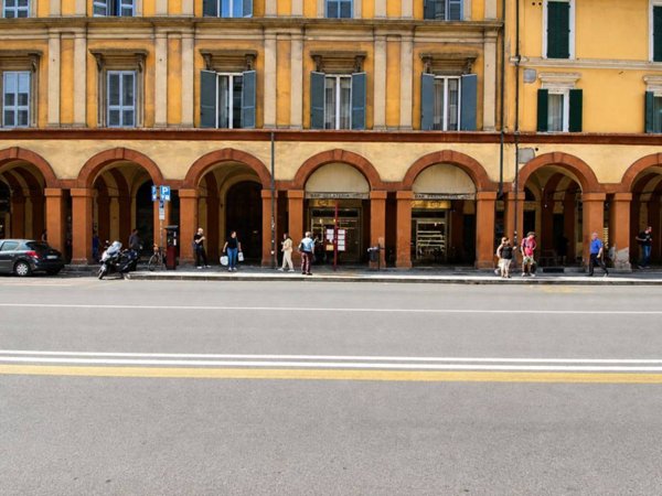 negozio in vendita a Bologna in zona Saragozza