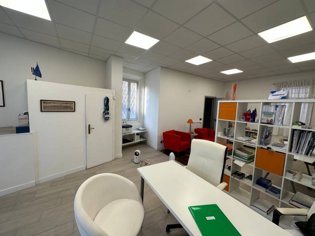 negozio in vendita a Bologna in zona Santa Viola