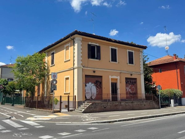 intera palazzina in vendita a Bologna in zona Savena
