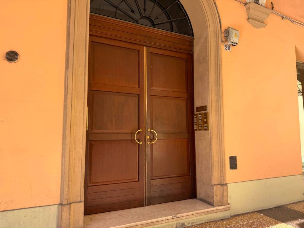 locale commerciale in vendita a Bologna