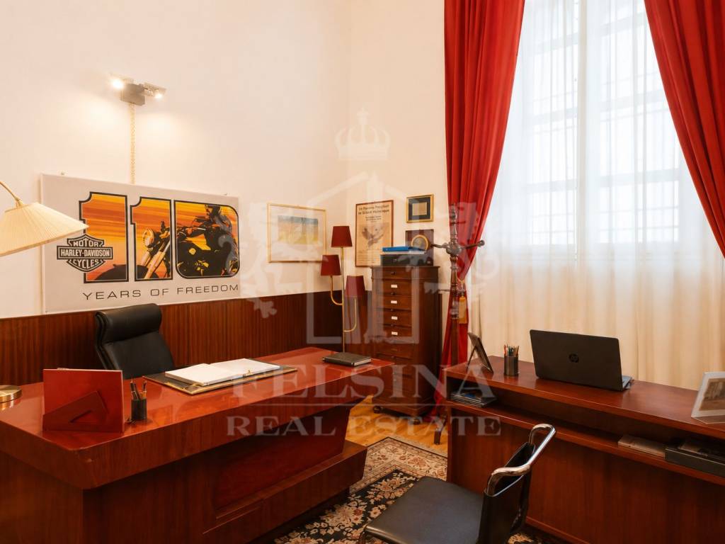 ufficio in vendita a Bologna in zona Centro Storico