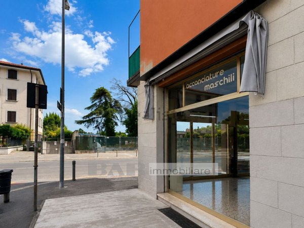 locale commerciale in vendita a Bologna in zona Quartiere Navile